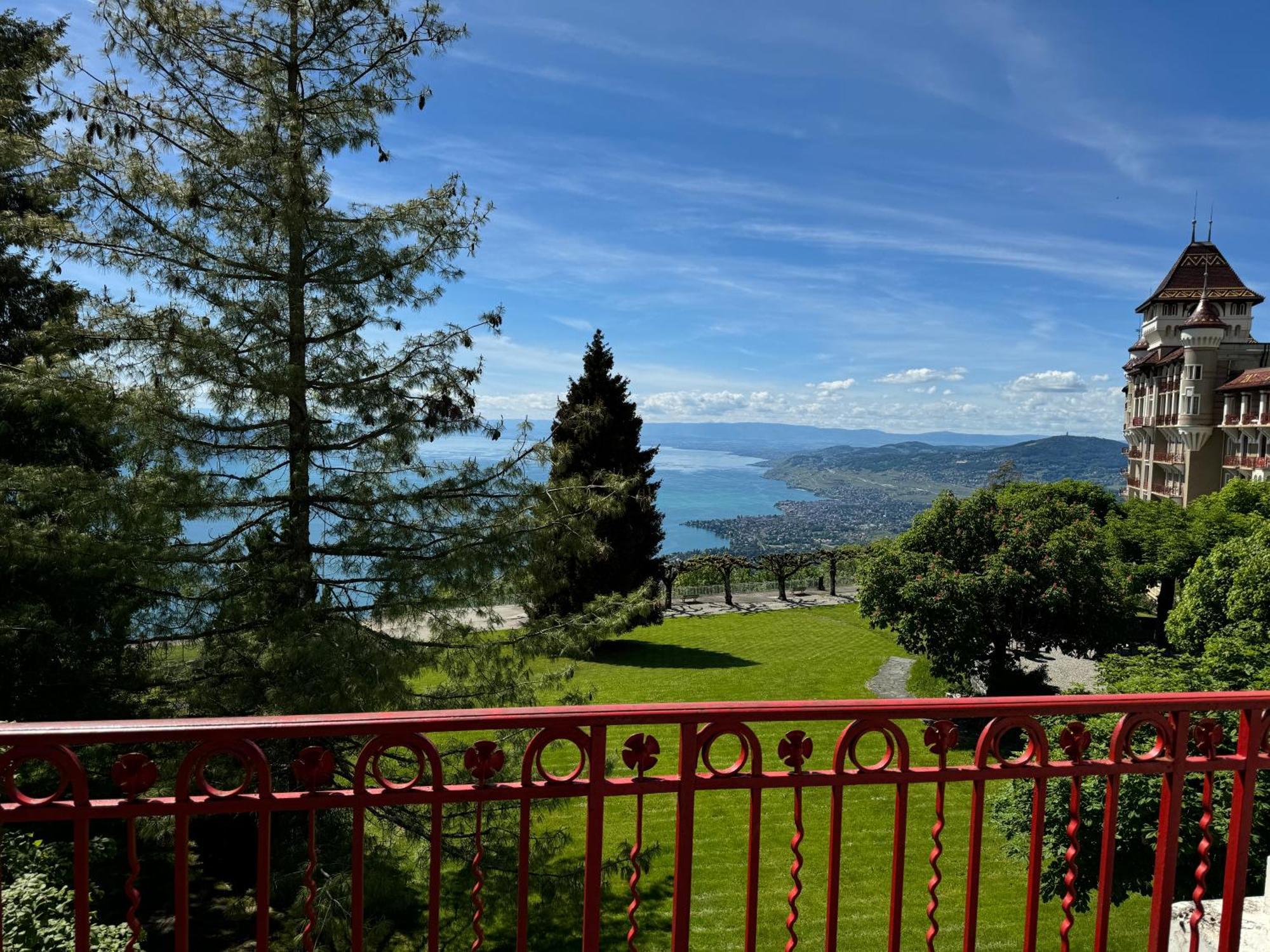 Buffet De La Gare Hotel Montreux Exterior foto